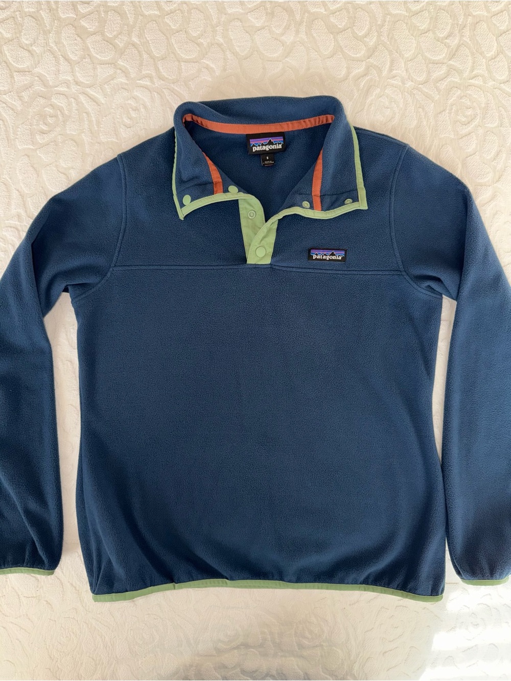 Patagonia Micro D Snap Pullover. Women’s Fleece Pullover with Light Green Trim
